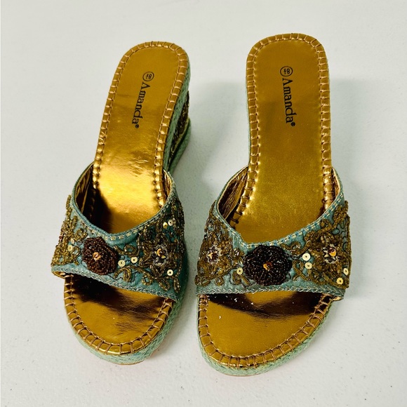 REDUCED! Make offer! Gorgeous fancy but casual shoes. Size 8.5 Amanda brand - Picture 5 of 6